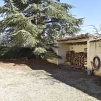 House for sale in France - 13.Binnenkoer houtopslag.jpg
